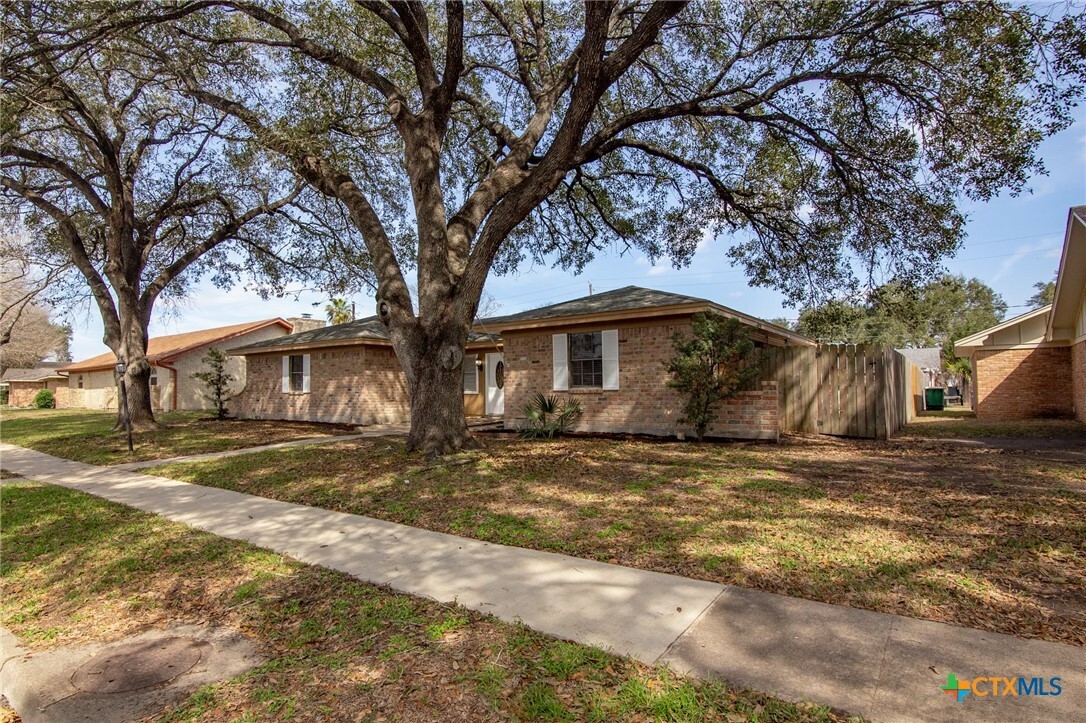 Property Photo: 116 Guinevere Street TX 77904