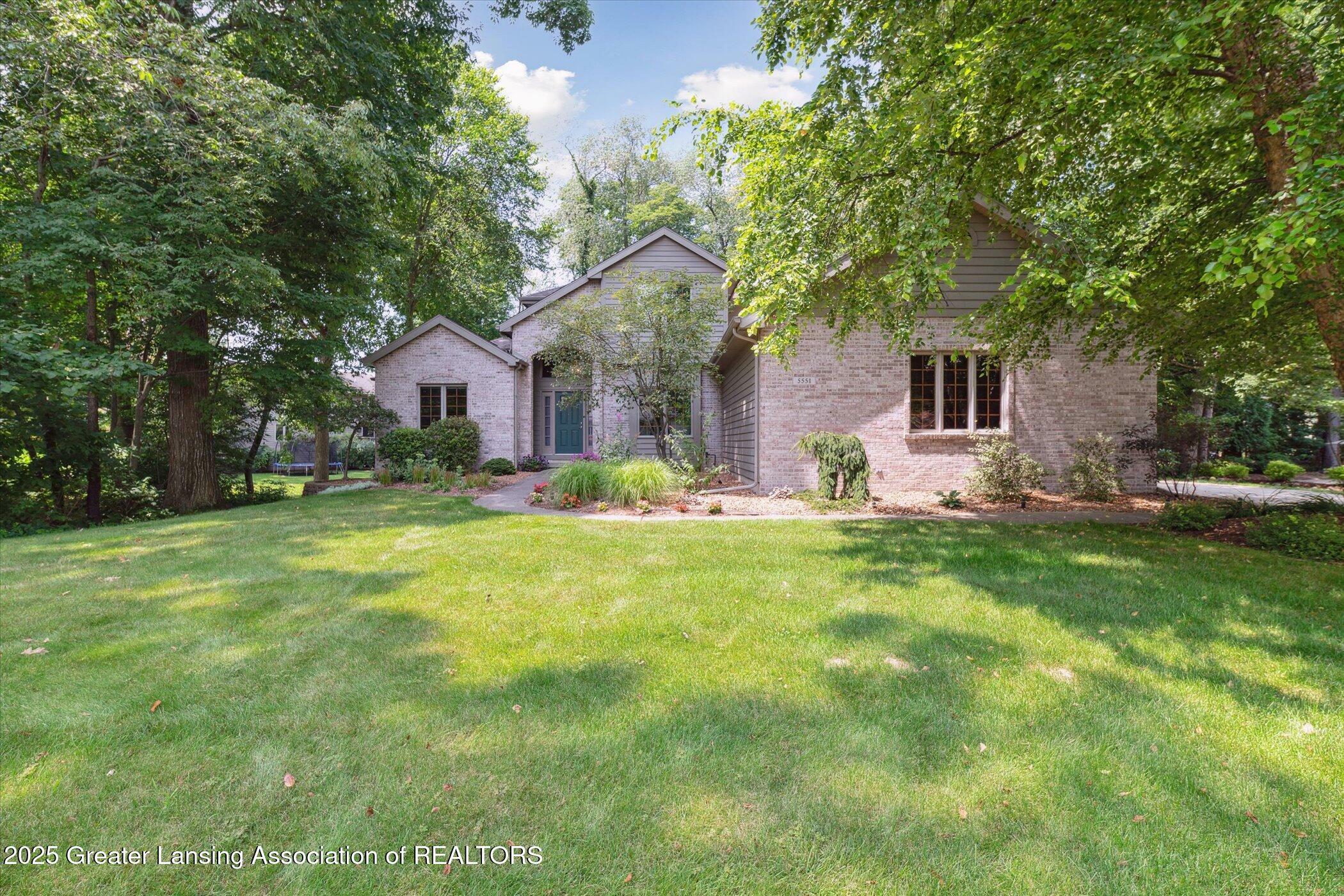 Property Photo:  5551 Silverleaf Court  MI 48840 