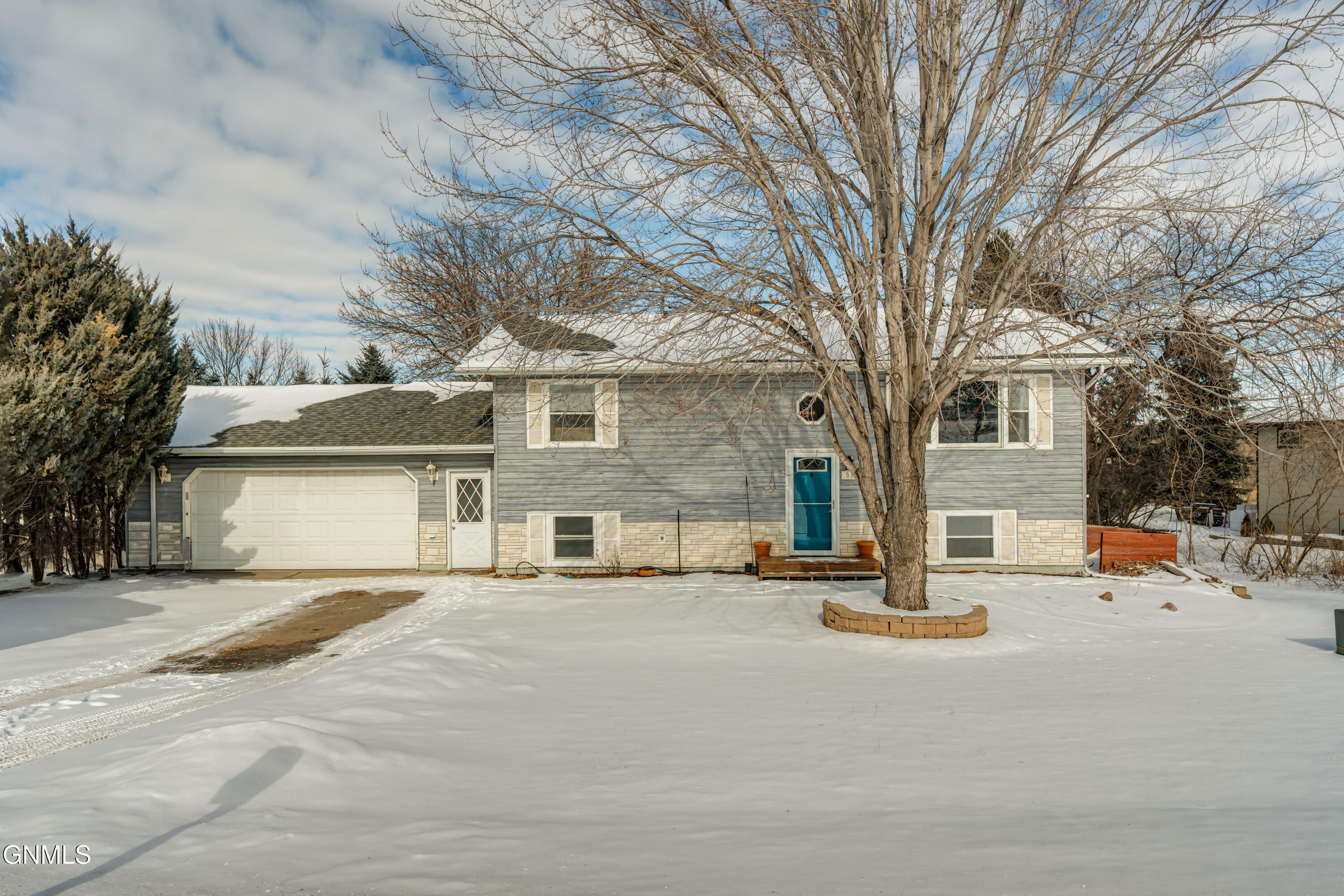 Property Photo:  614 27th Street N  ND 58554 