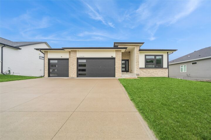 Property Photo:  2938 NE Brentwood Circle  IA 50111 