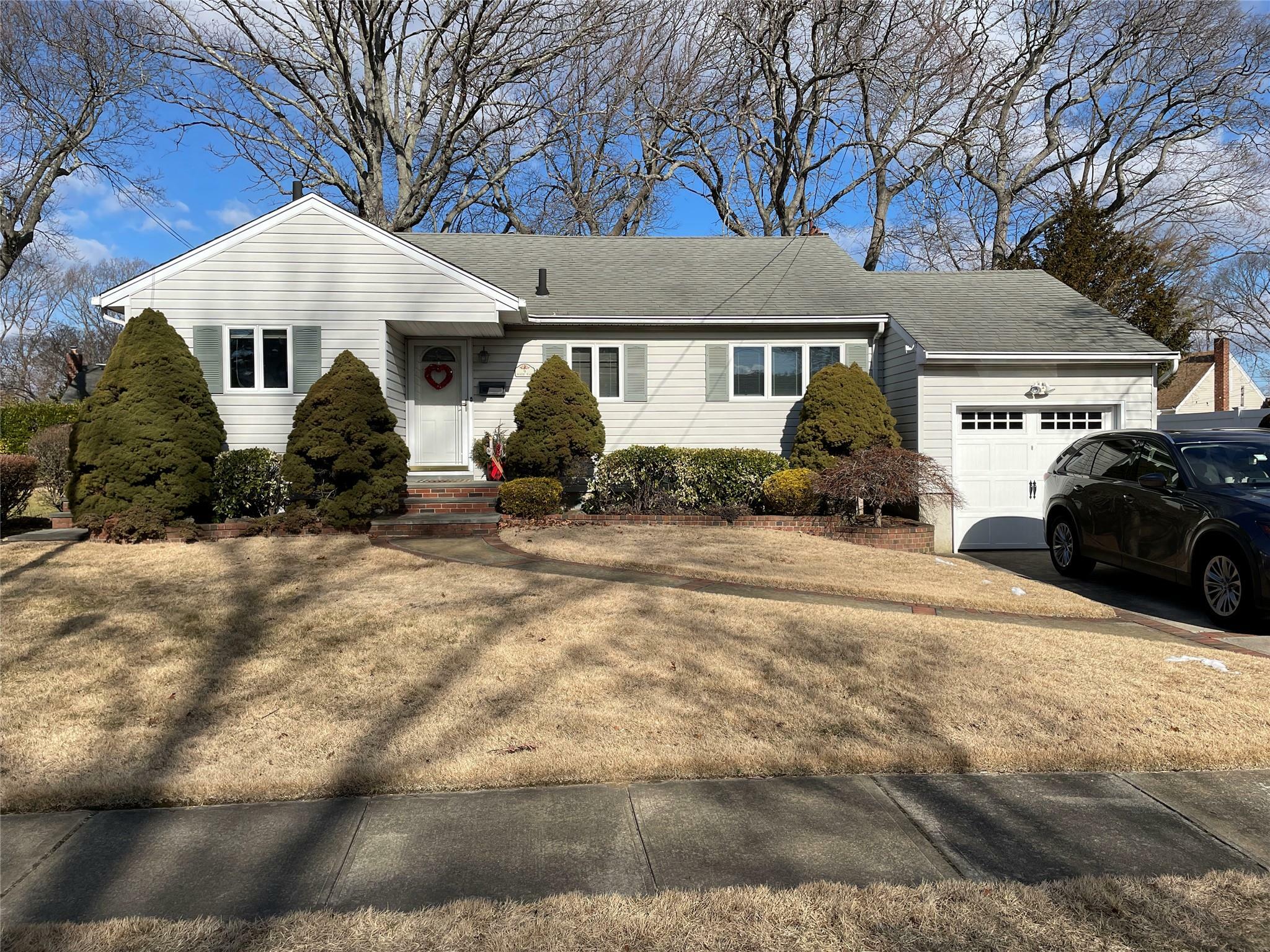 9 Marion Place  Massapequa Park NY 11762 photo