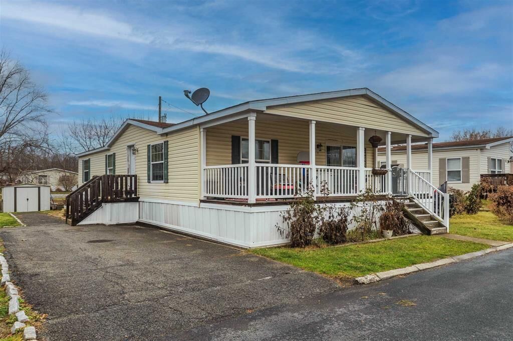 Property Photo: 8 Park Circle NY 10992