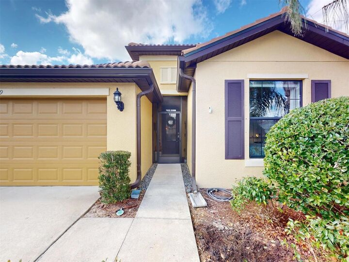 Property Photo: 2419 Daisy Drive FL 34289