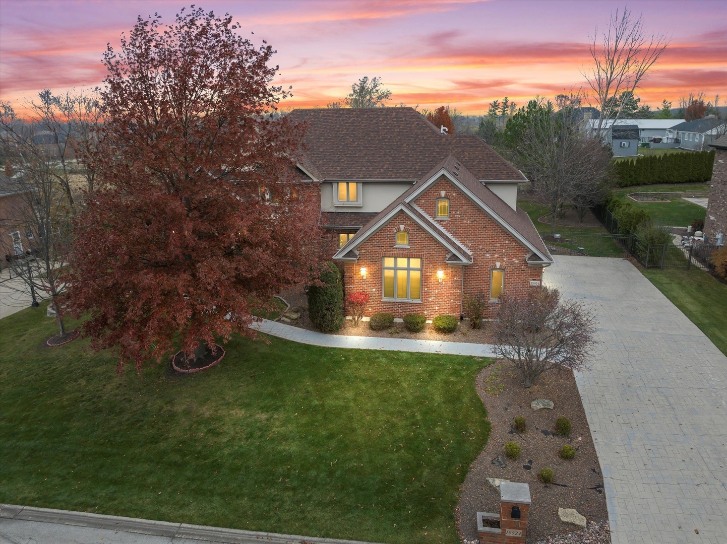 Property Photo: 10924 Royal Oaks Lane IL 60467