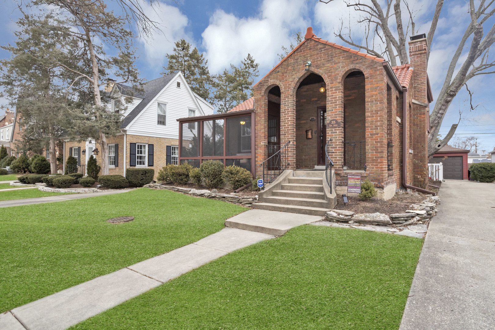 Property Photo:  205 East Avenue  IL 60068 