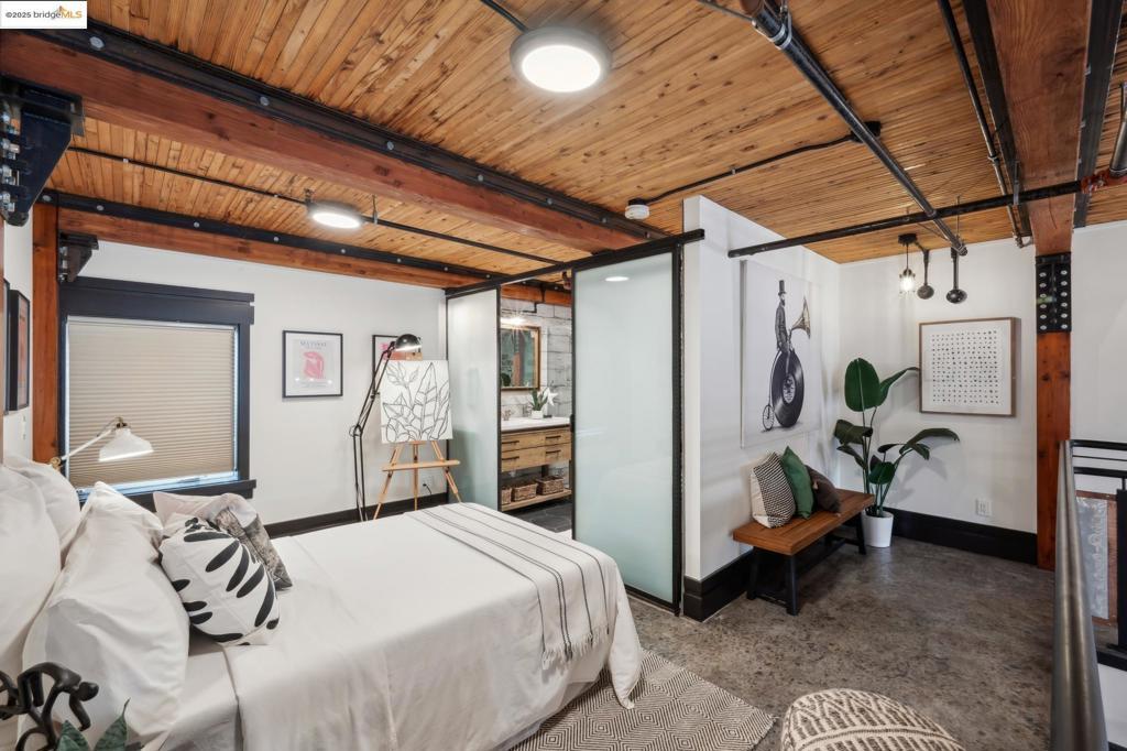 Property Photo:  6105 San Pablo Ave 102  CA 94608 
