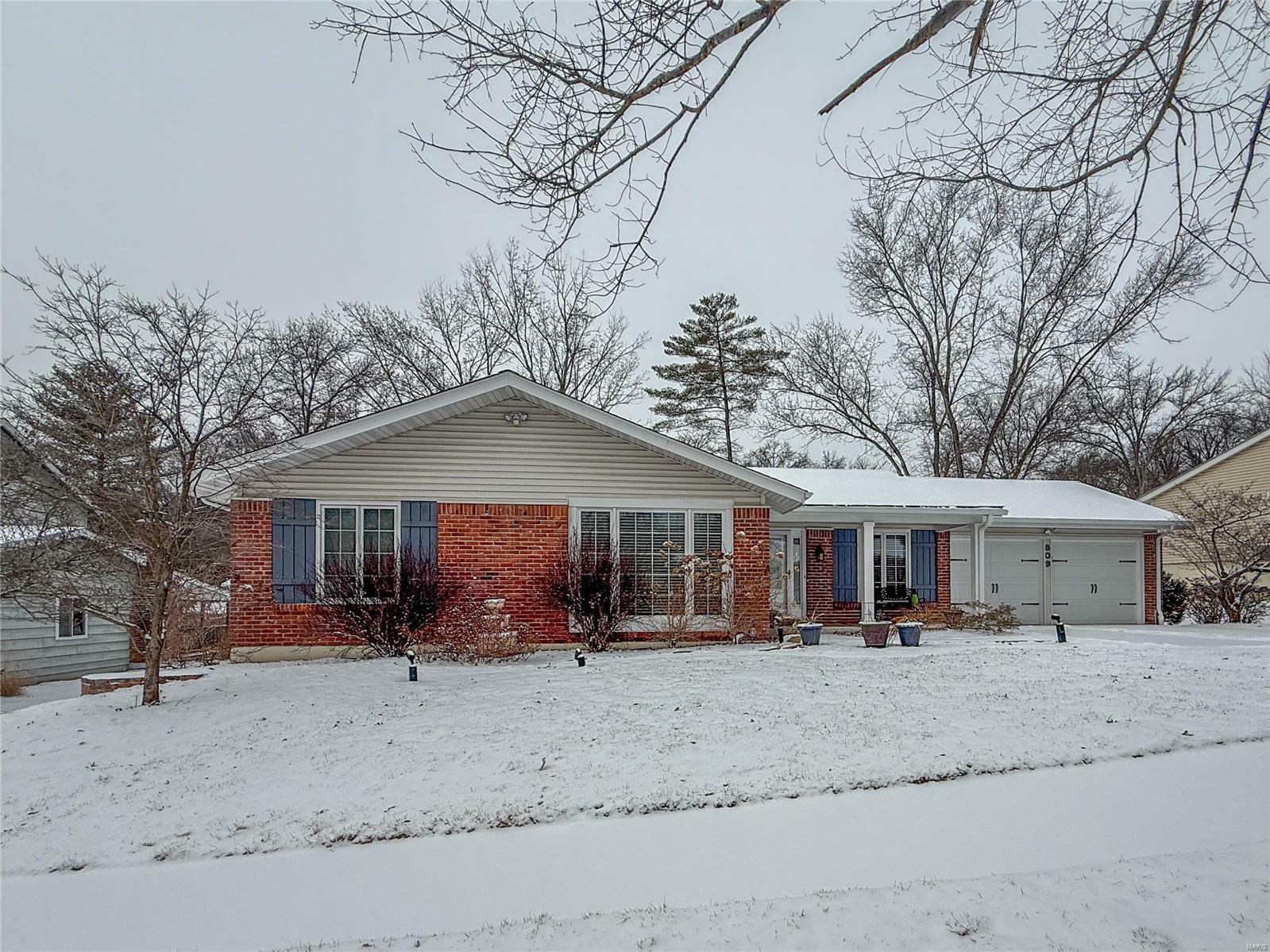 Property Photo:  809 King George Court  MO 63021 