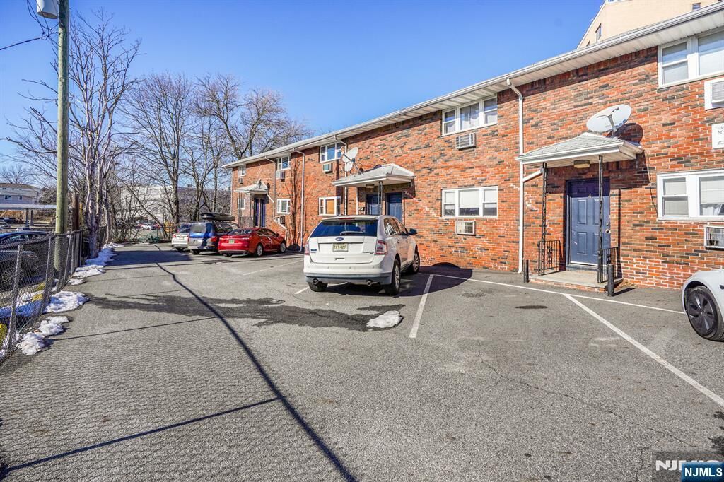 Property Photo:  50 Main Street 6B  NJ 07644 