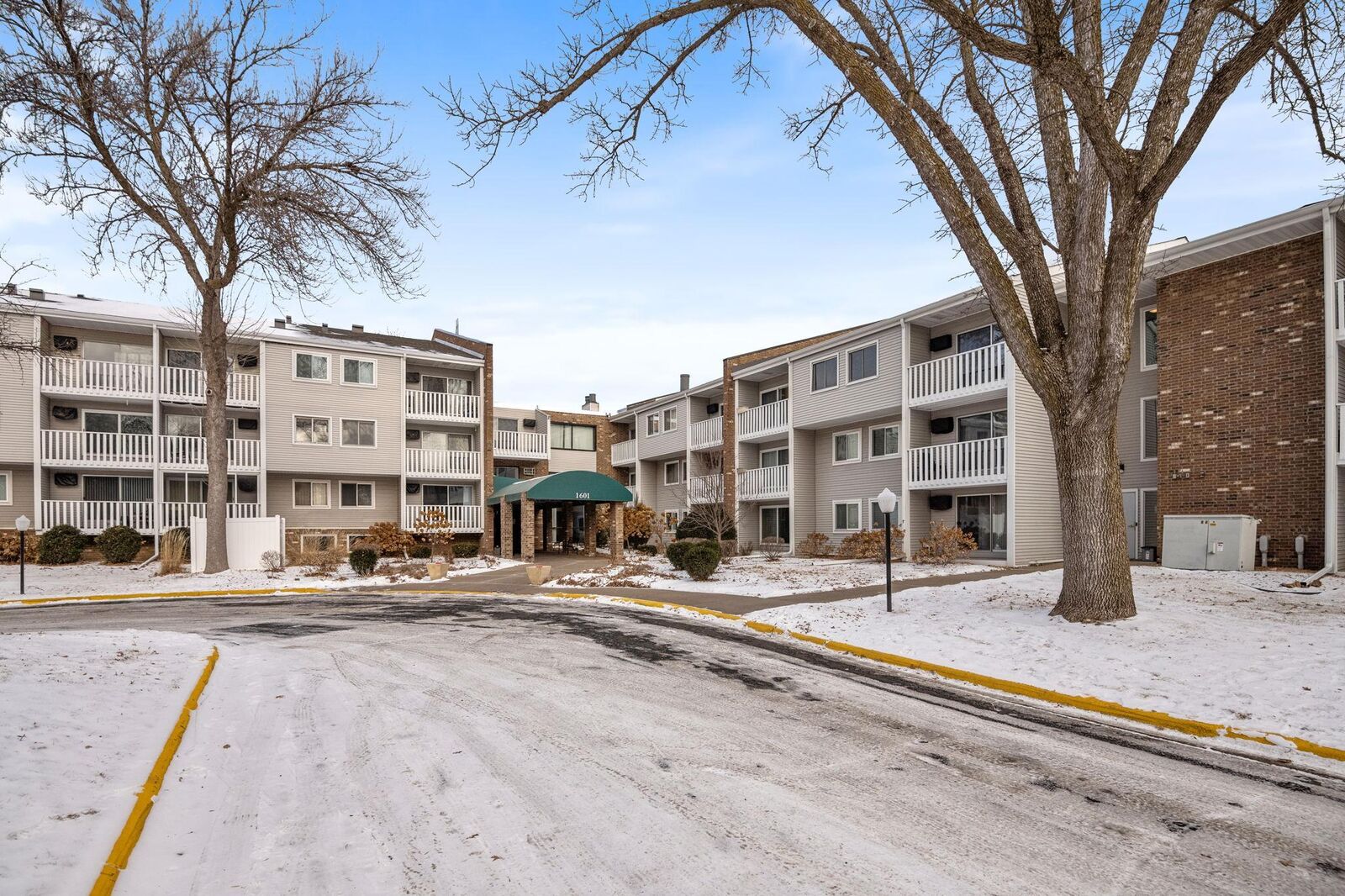 Property Photo: 1601 N Innsbruck Drive 301ne MN 55432