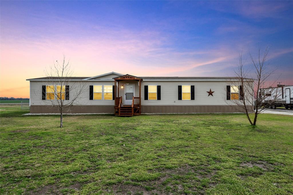 Property Photo: 143 W Weinberger Road TX 76691