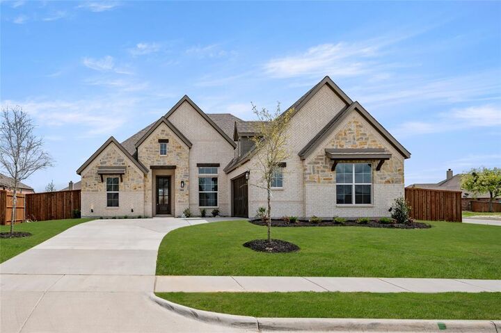 Property Photo: 104 Calf Lane TX 76065