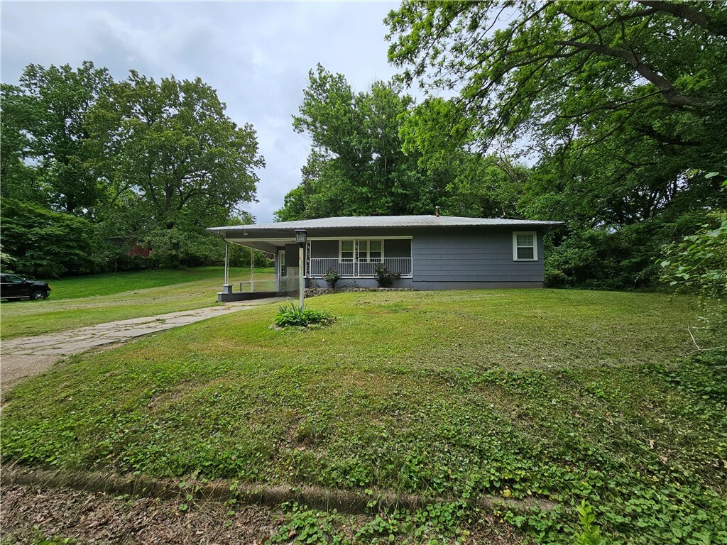 Property Photo: 708 N Oak Street AR 72601