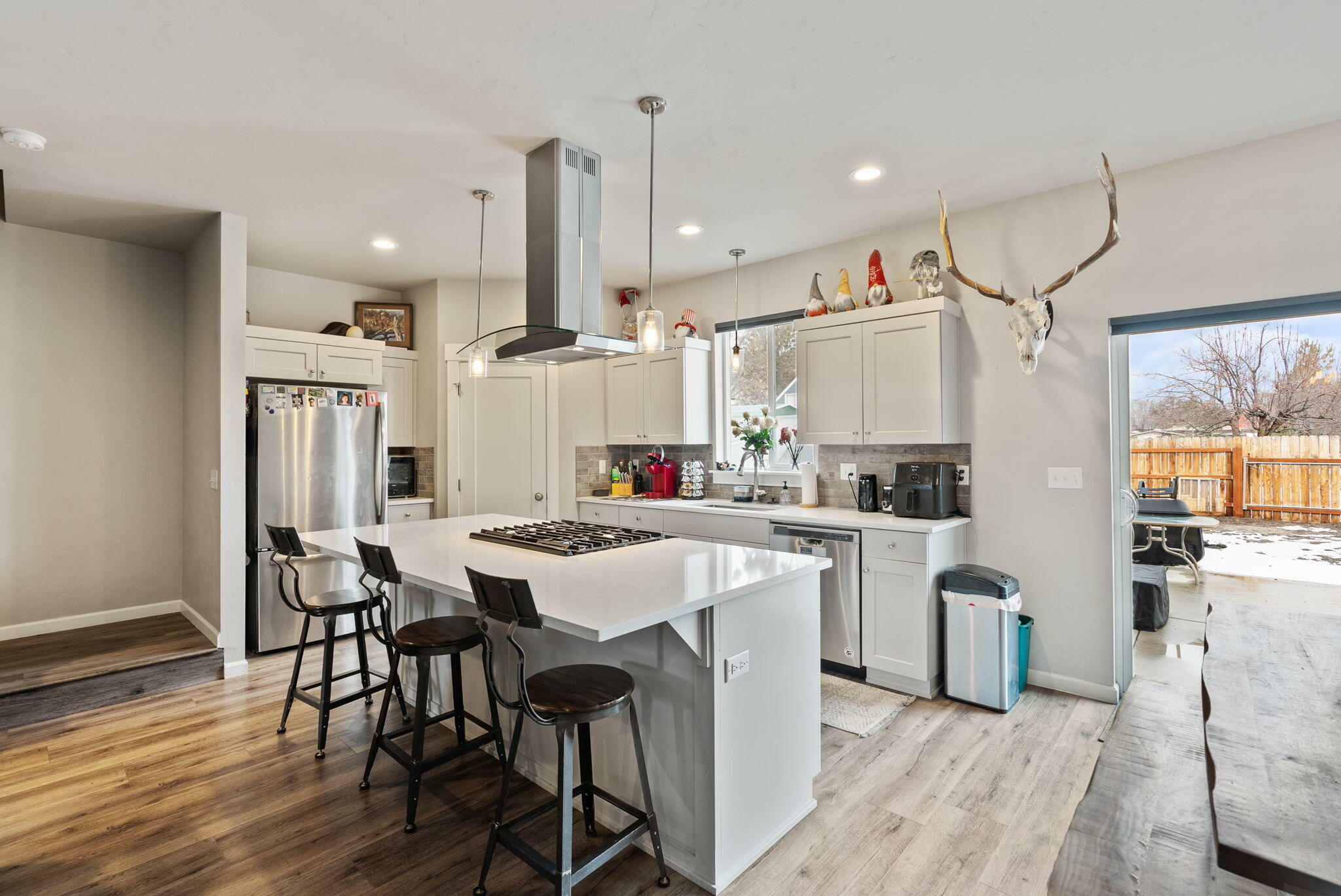 Property Photo: 845 SE 5th Street OR 97754