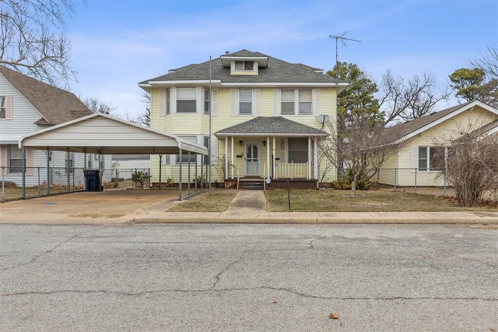 Property Photo:  811 W Georgia Avenue  OK 73005 