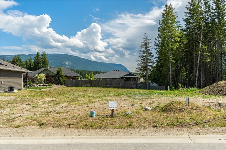 Property Photo:  2715 Golf Course Drive 10  BC V0E 1H1 