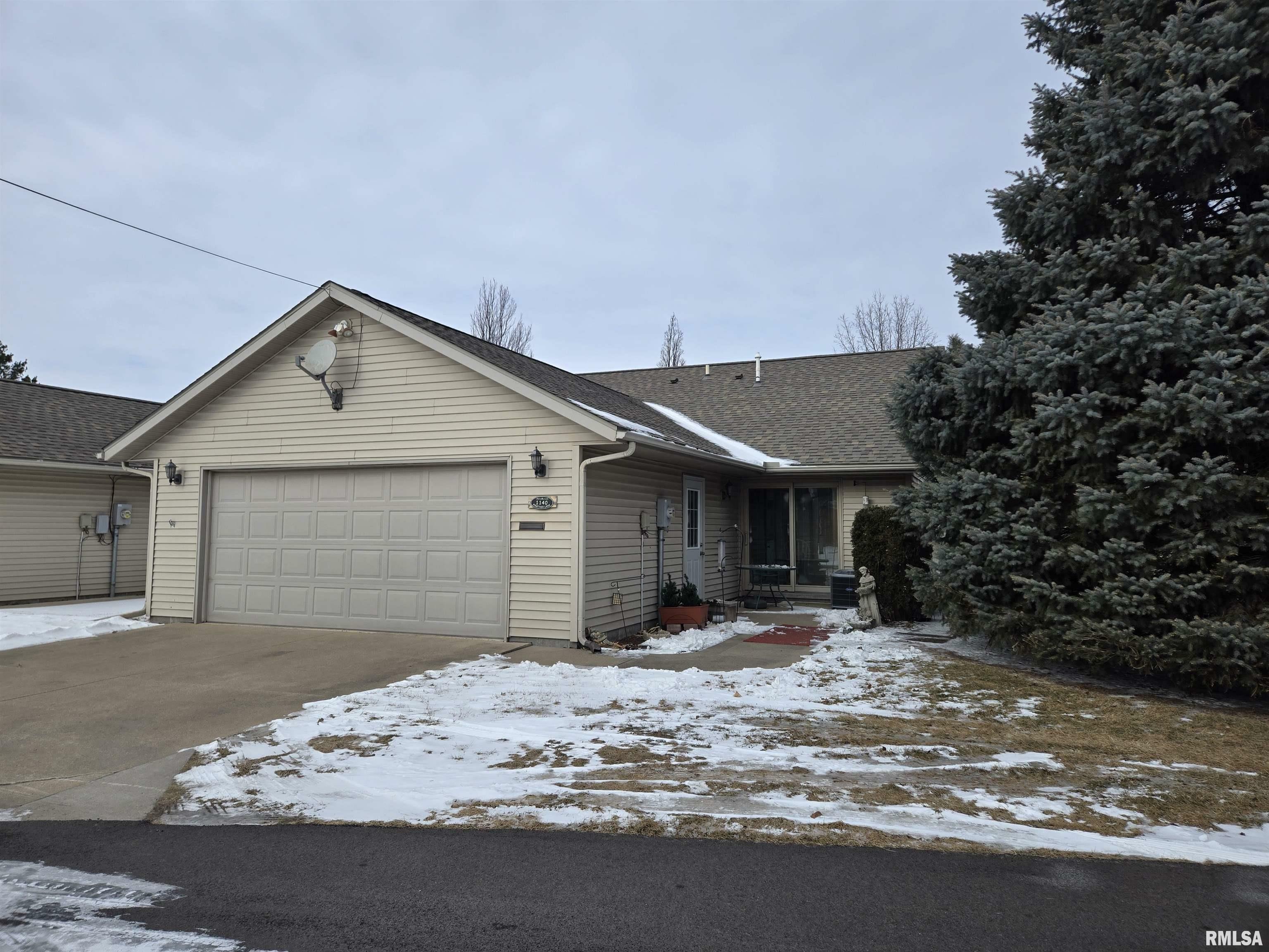 Property Photo:  1140 Pine Tree Lane  IL 61401 