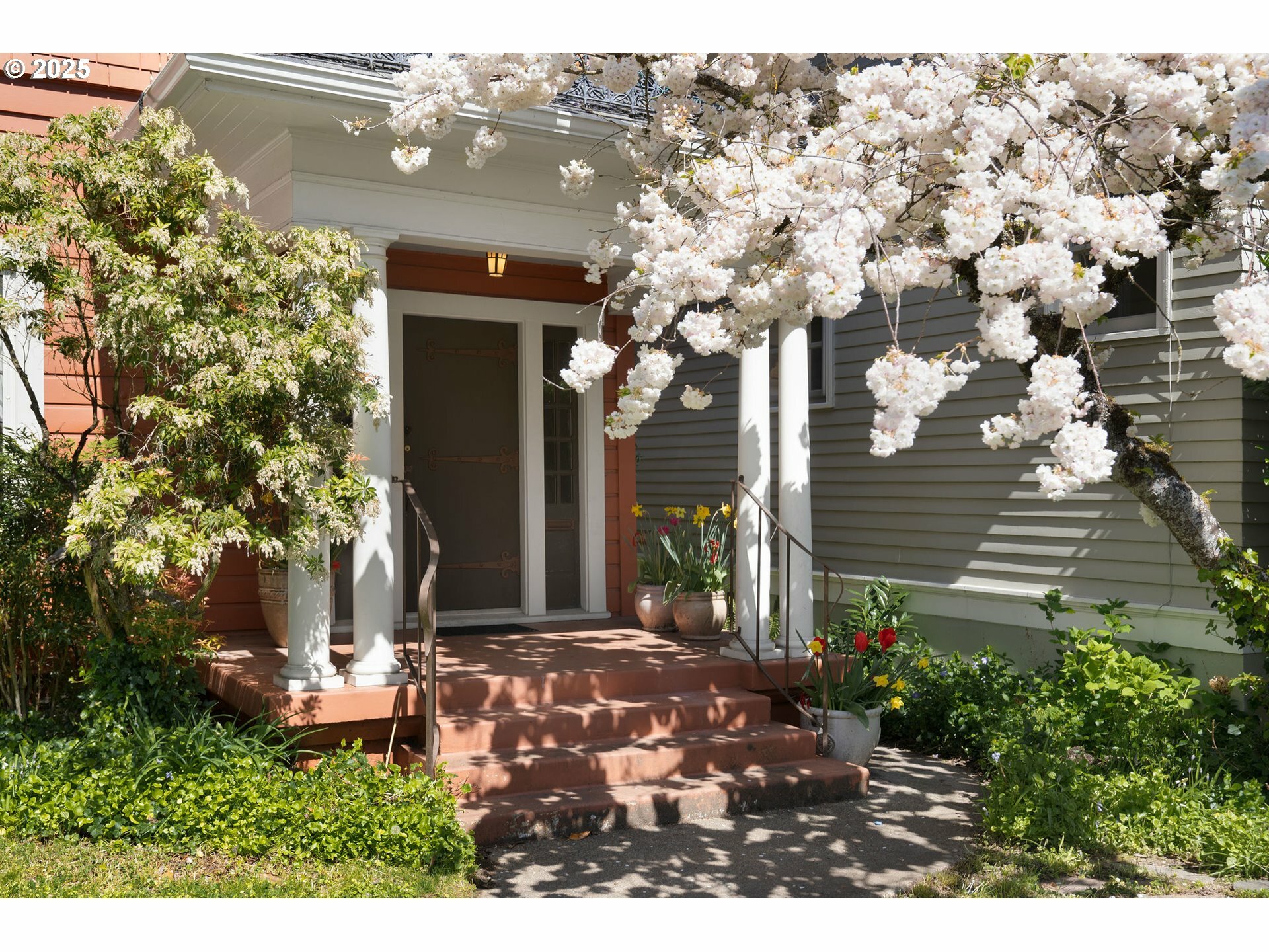 Property Photo: 1911 SW Myrtle St OR 97201