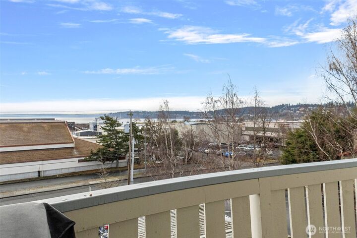 320 SE Barrington Drive A302  Oak Harbor WA 98277 photo