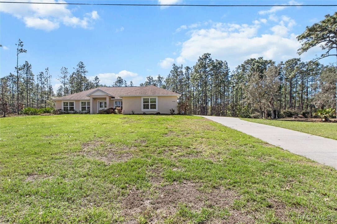 Property Photo: 5886 W Pawnee Drive FL 34465