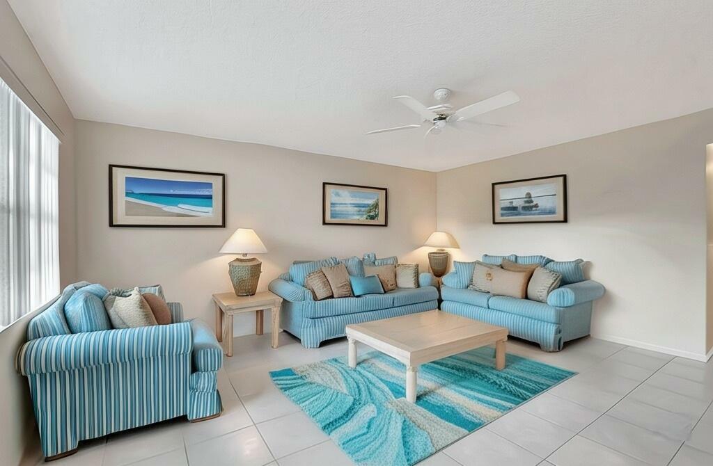 Property Photo: 950 Flanders T FL 33484