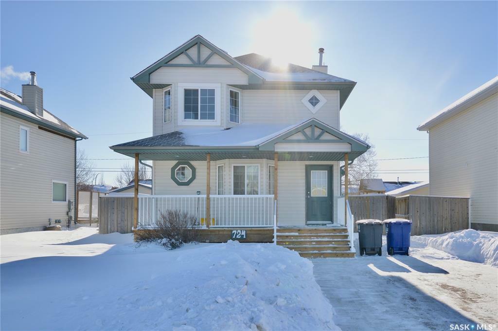 Property Photo:  724 6th Street N  SK S0K 2T0 