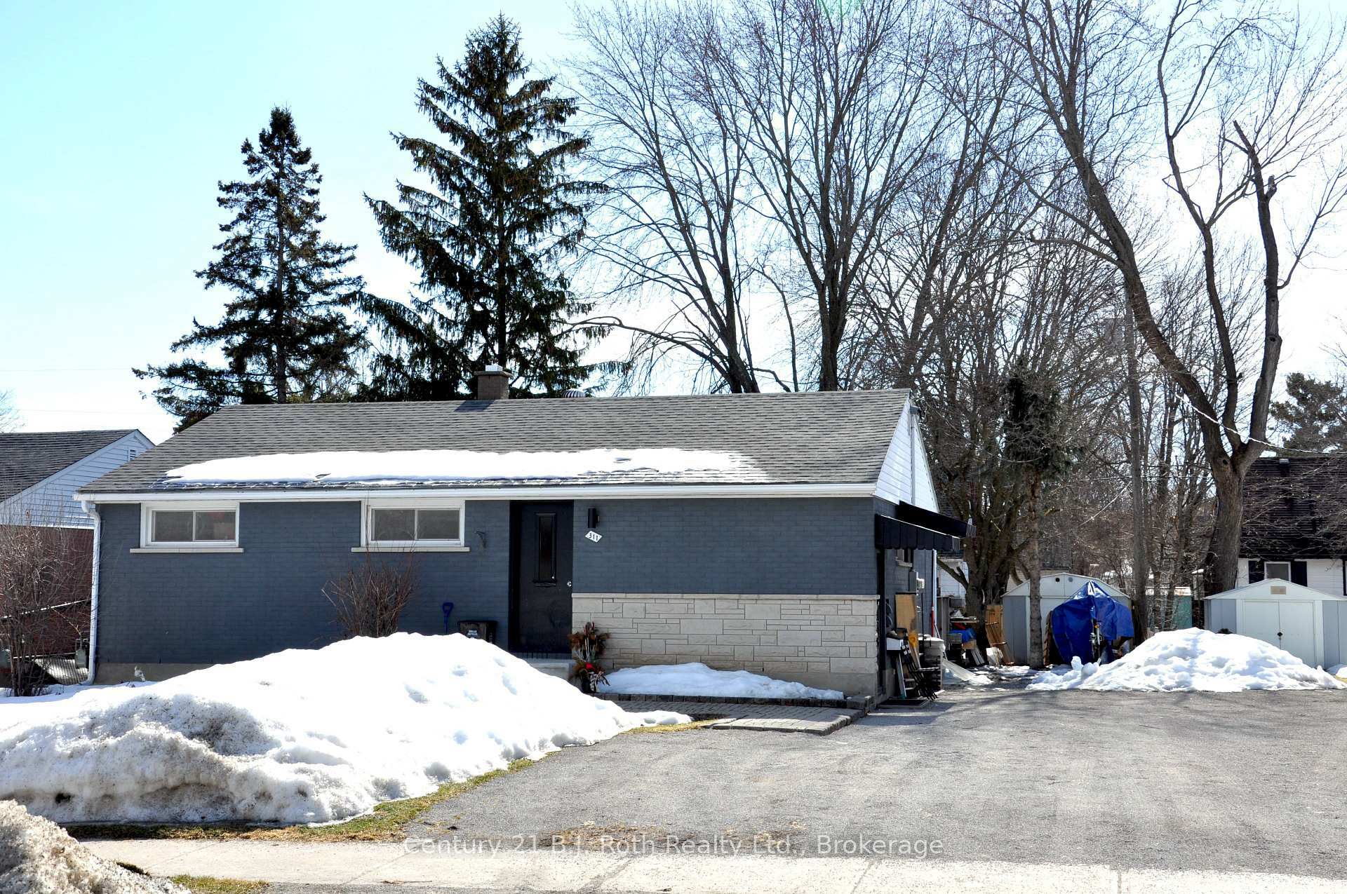 Property Photo: 311 James Street E ON L3V 1M4