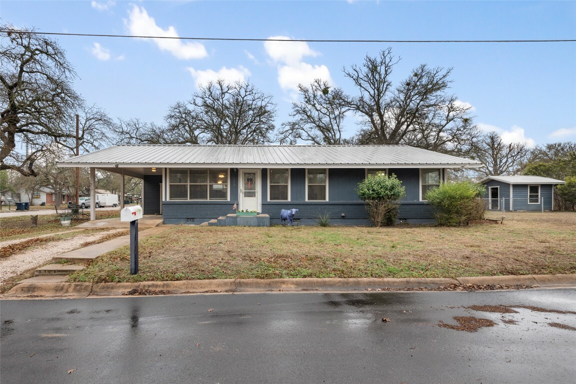 Property Photo:  308 6th Street  TX 78611 