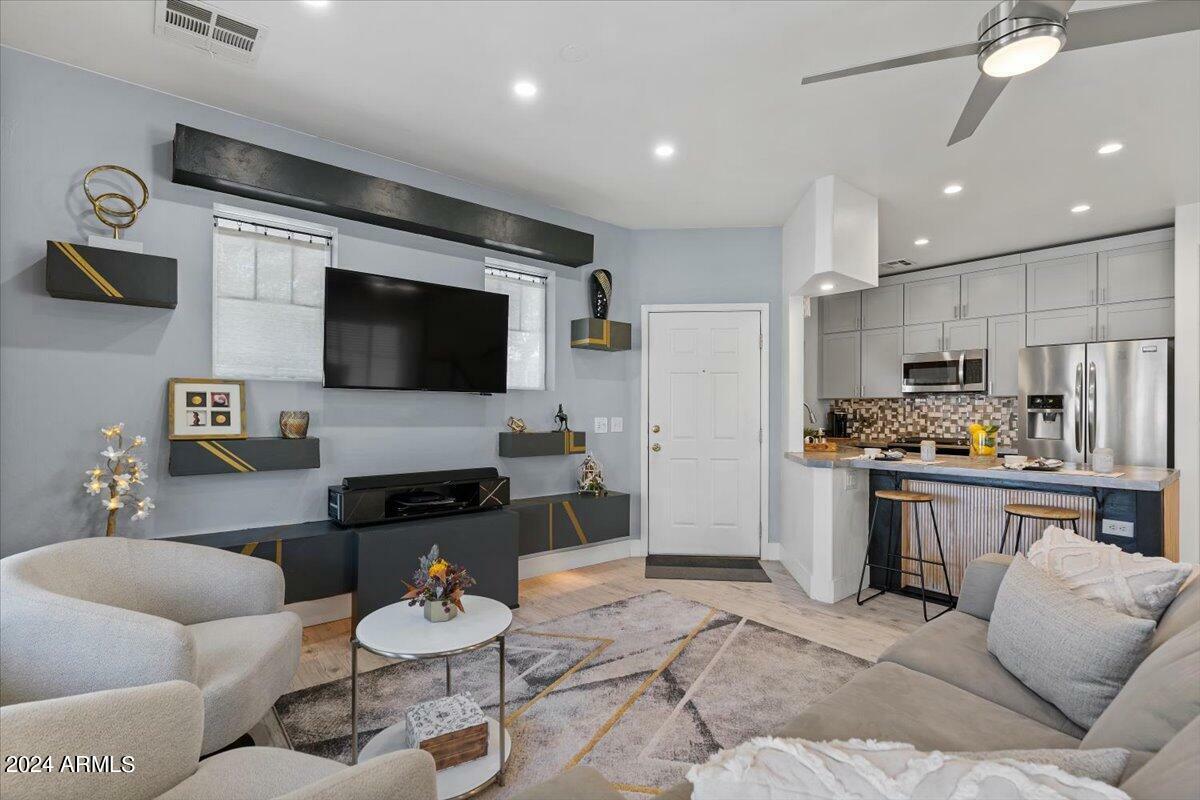 Property Photo: 1531 S Owl Drive AZ 85296