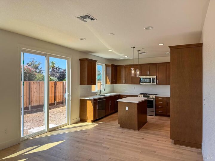 Property Photo:  487 Sanchez Court 11  CA 95476 