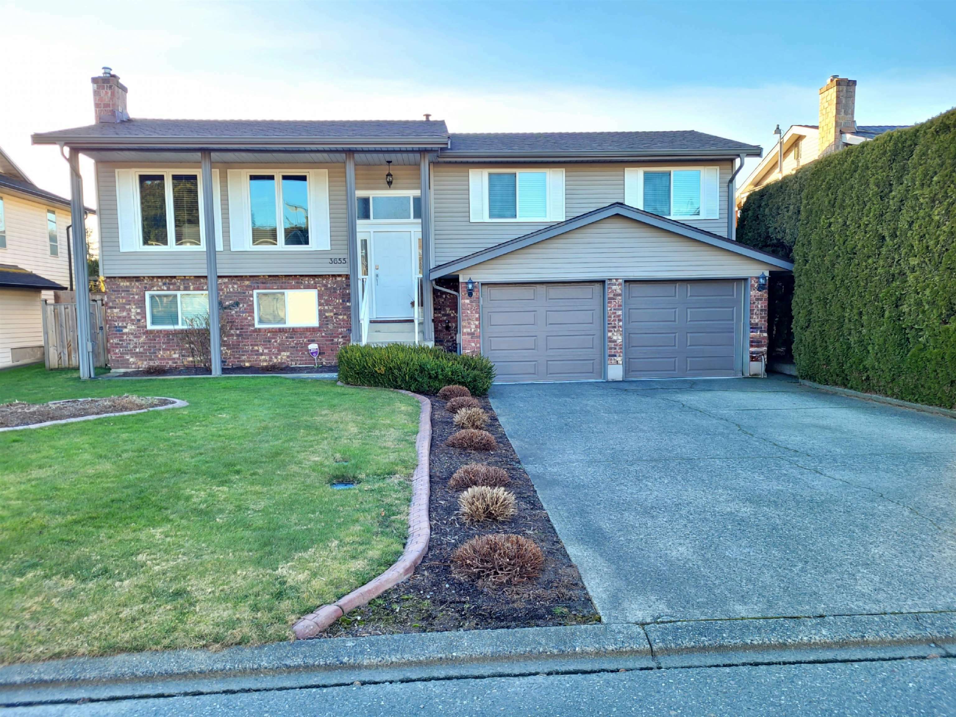 3655 Nanaimo Crescent  Abbotsford BC V2T 4Z7 photo