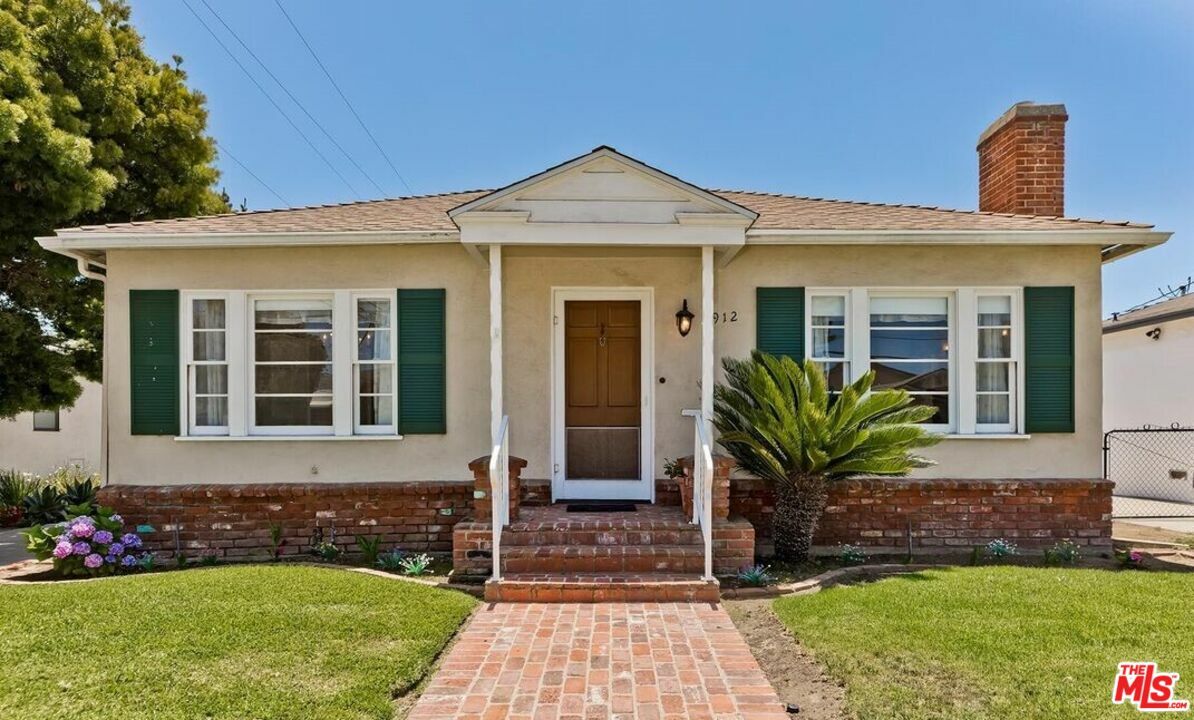 Property Photo:  2912 Pearl St  CA 90405 