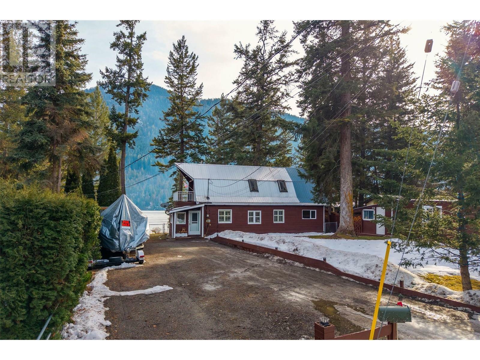 Property Photo:  2292 Ojibway Road  BC V2H 1P1 