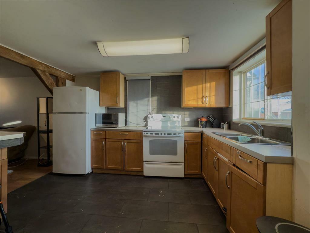 Property Photo:  674 Alfred Avenue  MB R2W 1Y8 