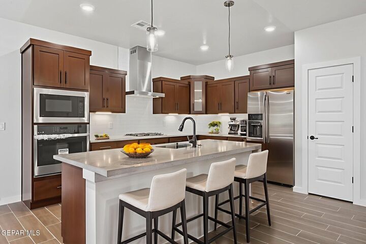 Property Photo:  925 Nayland Place  TX 79928 