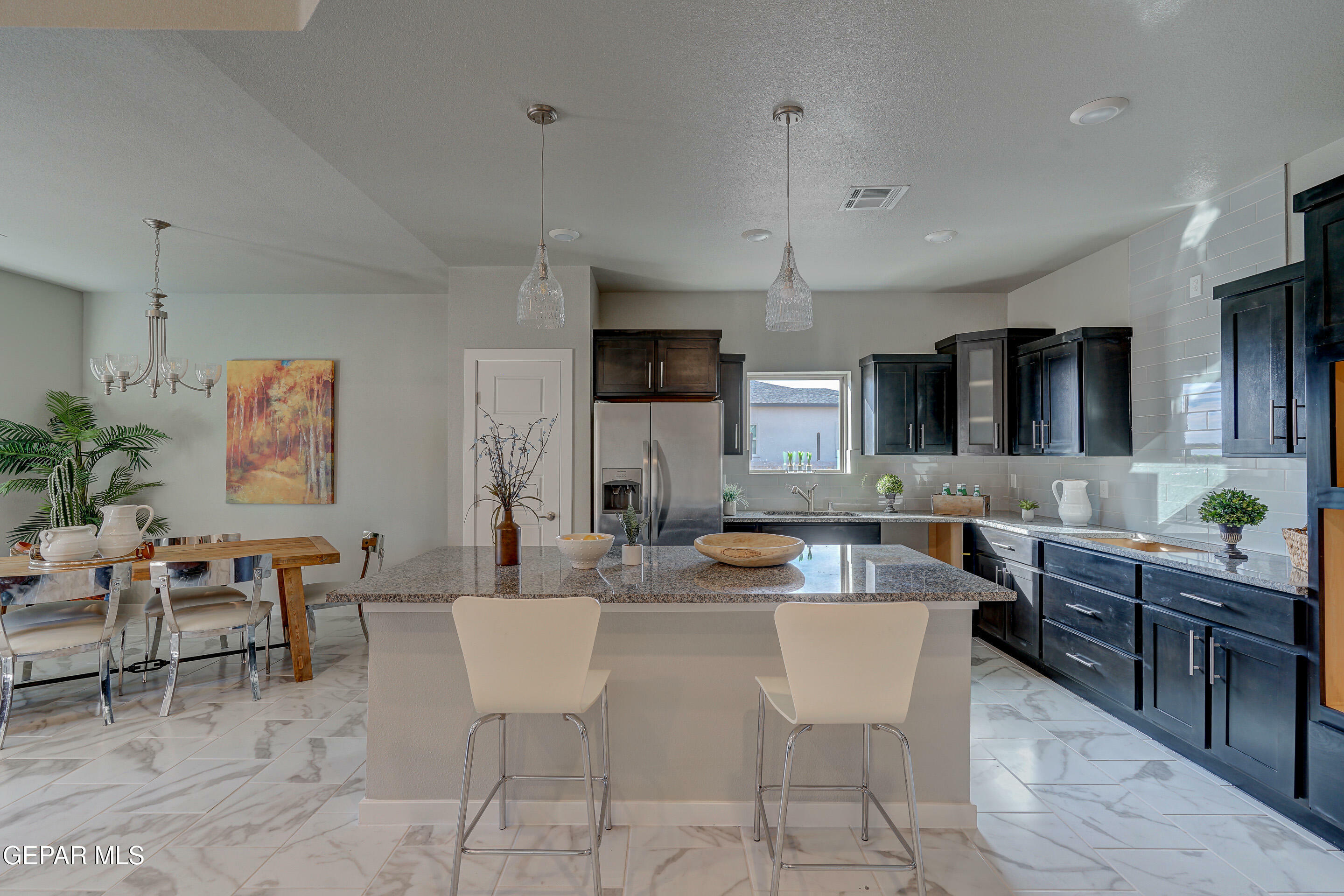 Property Photo: 925 Nayland Place TX 79928