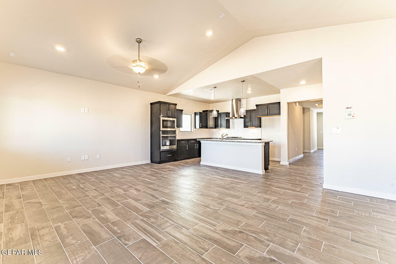 Property Photo: 933 Nayland Place TX 79928