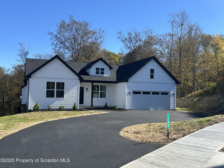 Property Photo: 708 Pin Oak Place PA 18444