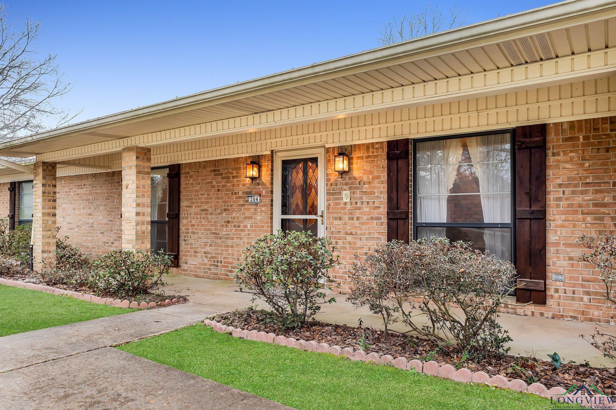 Property Photo: 204 W Brookwood Ln TX 75693