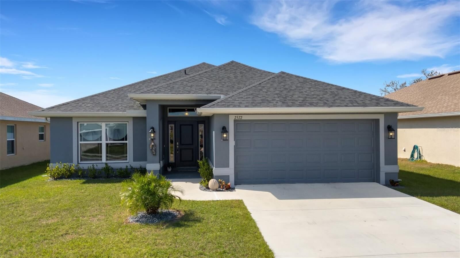 Property Photo:  2572 Averland Loop  FL 34287 