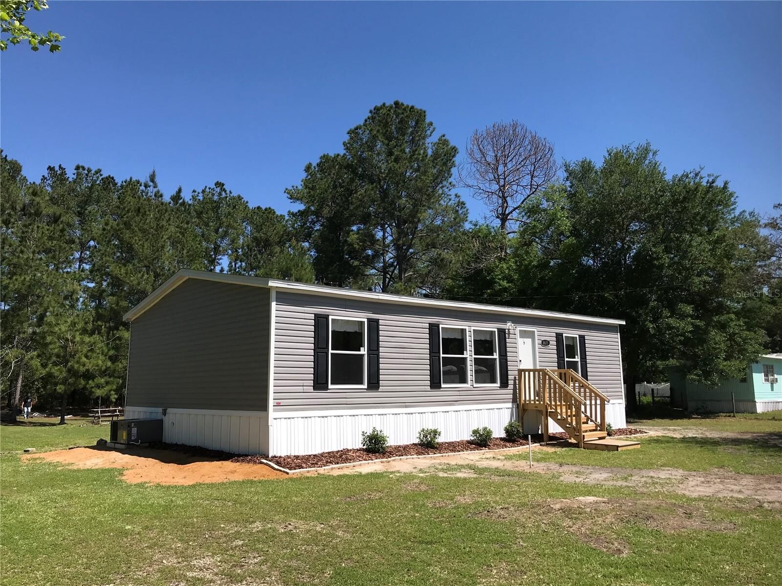 Property Photo: 8671 NE 61st Place FL 32621