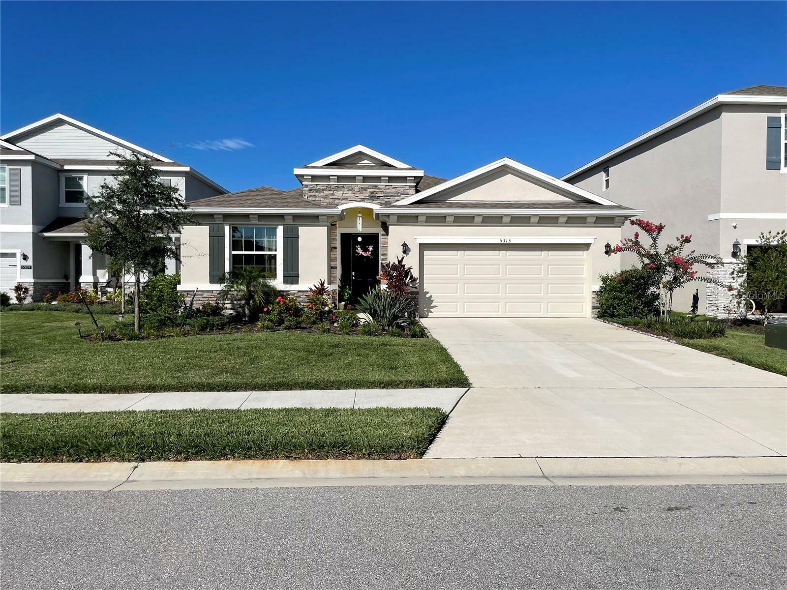 Property Photo: 5313 Halewood Court FL 34211