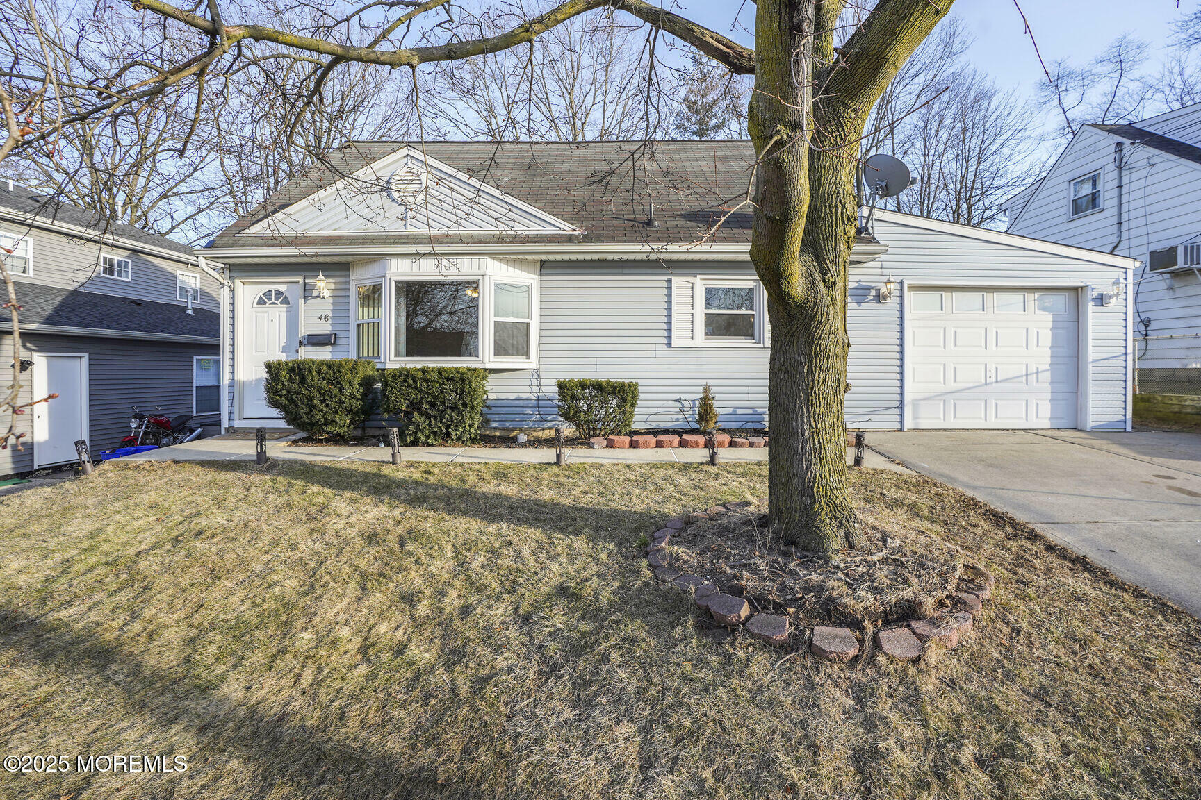 Property Photo:  48 Pinetree Drive  NJ 08859 