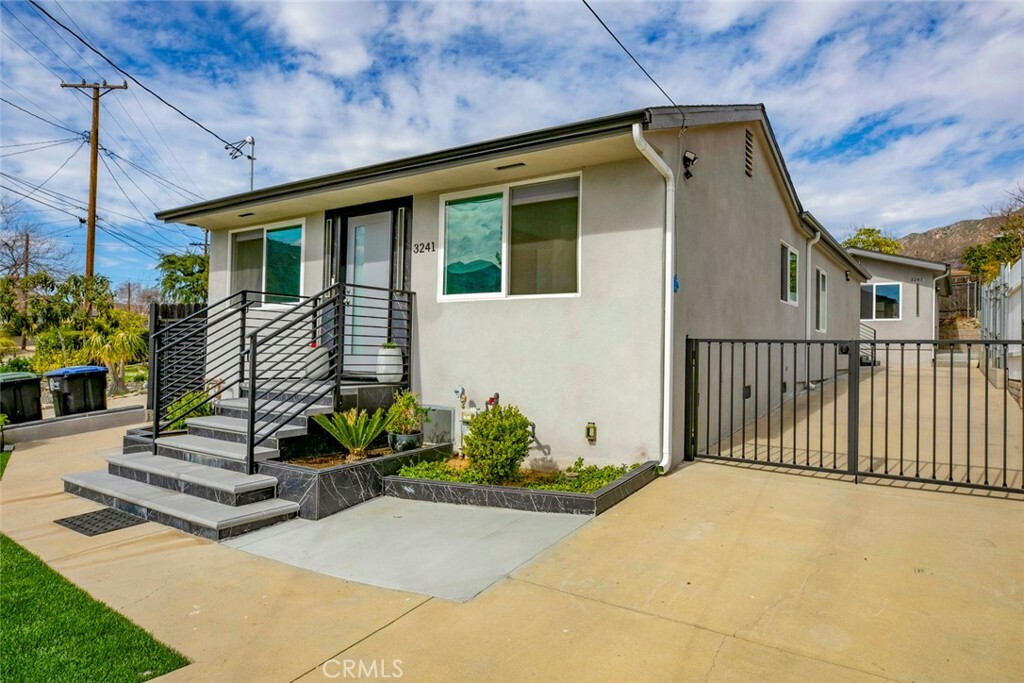 Property Photo:  3241 Prospect Avenue  CA 91214 