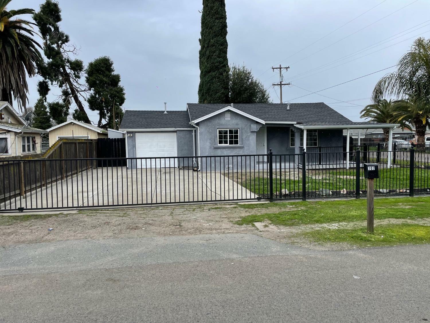 Property Photo:  707 S Wagner Avenue  CA 95215 