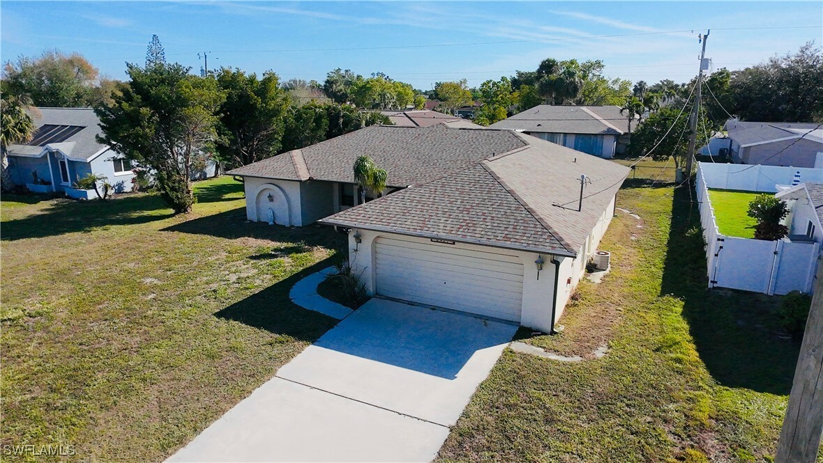 Property Photo:  3827 SE 4th Avenue  FL 33904 