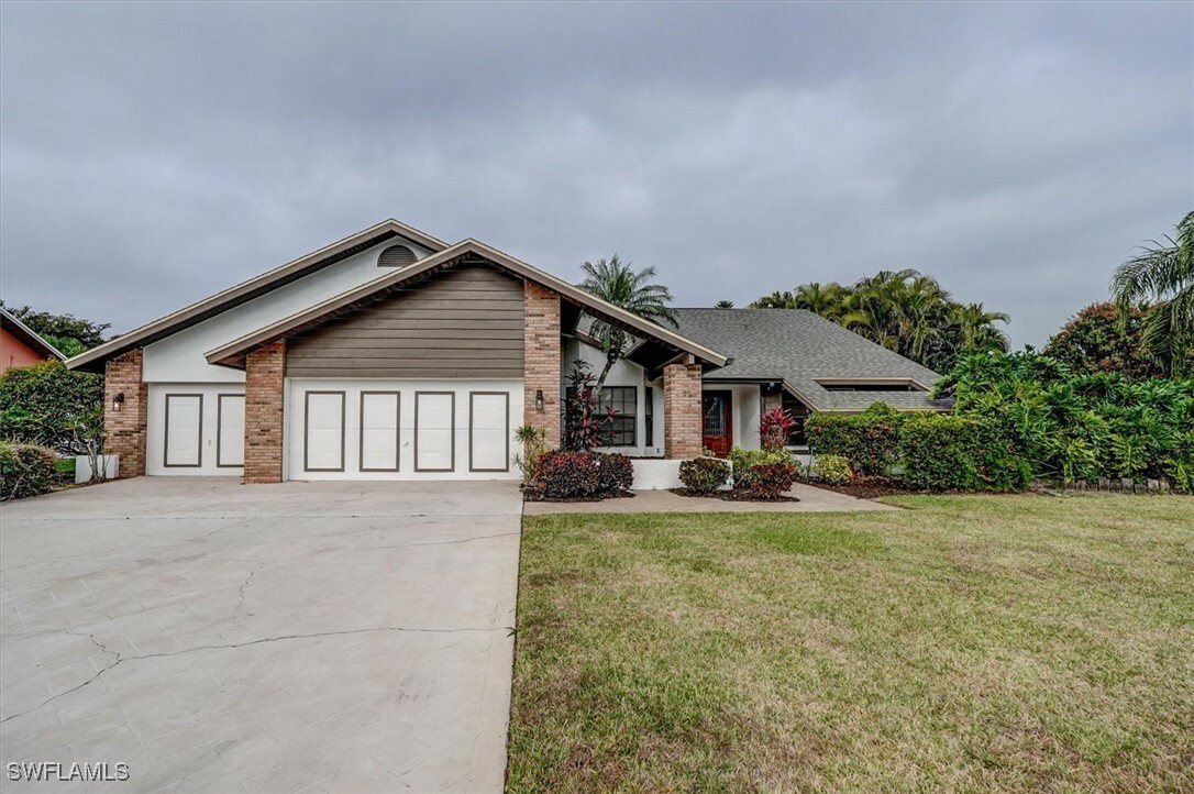 Property Photo:  8746 Banyan Cove Circle  FL 33919 