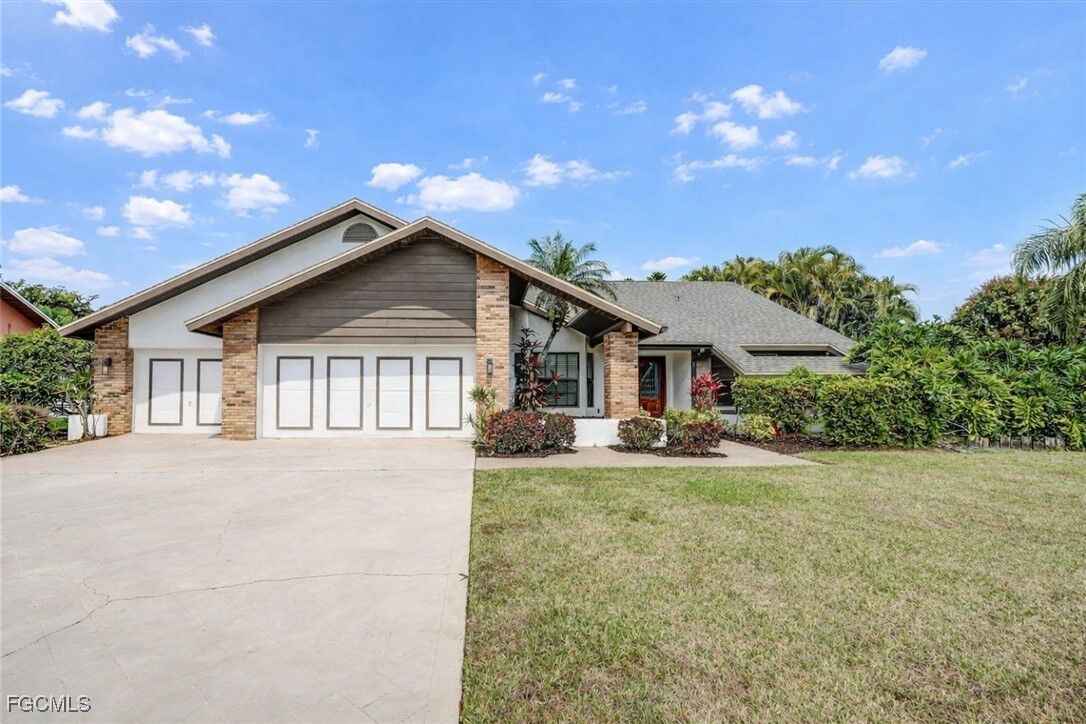 Property Photo: 8746 Banyan Cove Circle FL 33919