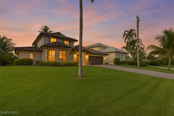 Property Photo:  1535 Dolphin Lane  FL 34102