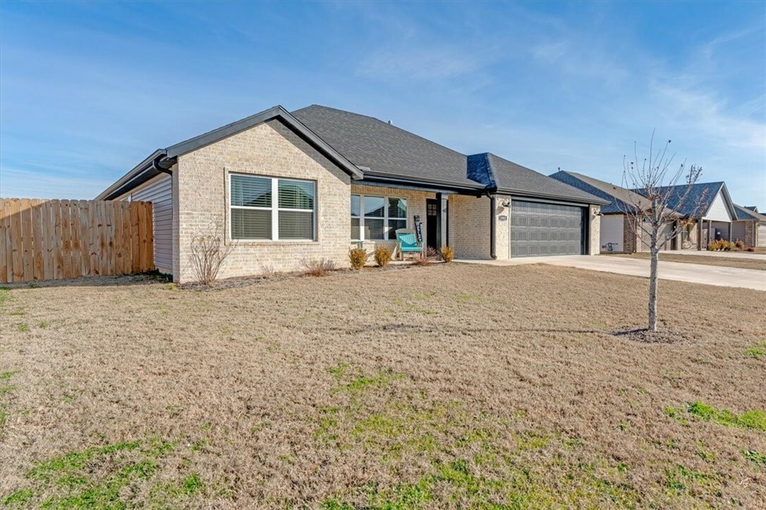 Property Photo:  1903 E Hudson Drive  AR 72761 