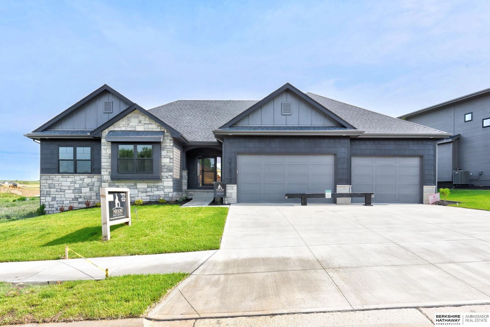 Property Photo: 21802 Parkview Drive NE 68028